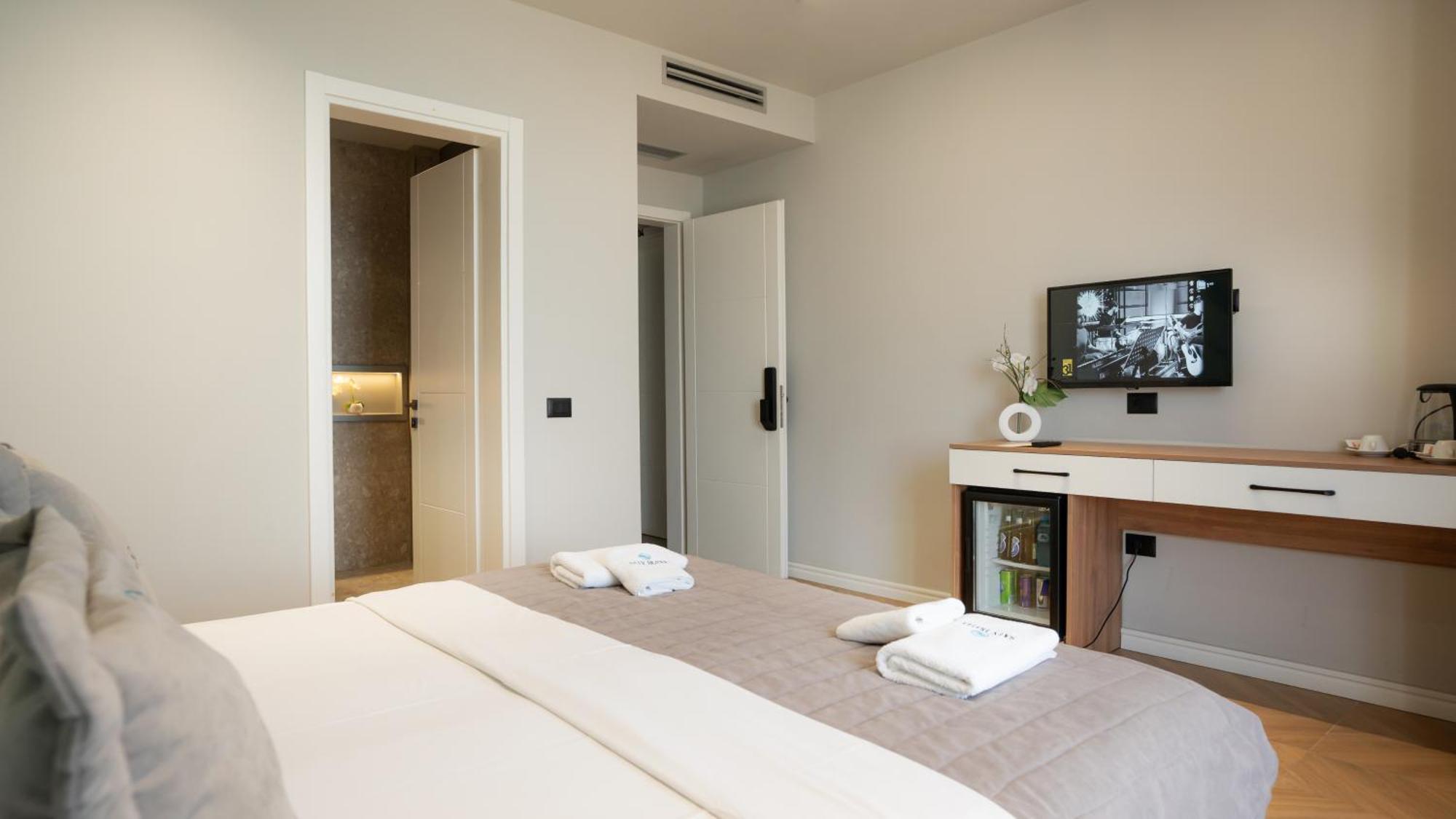 Hotel Saly Durres Exterior photo